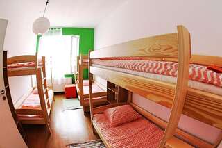 Хостелы 18/12 Hostel Krakow Краков Кровать в общем 6-местном номере для мужчин и женщин-2